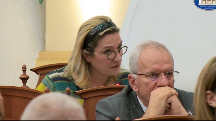 Rama e quajti Kuvendin “kopësht zoologjik”, Açka: Ai është hiena