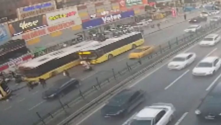 VIDEO/ Shoferi i autobuzit humb kontrollin, 1 viktimë në Turqi