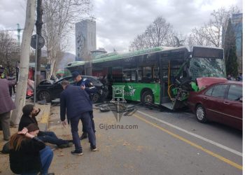 Urbani i Unazës ‘merr përpara’ disa mjete, ka të plagosur