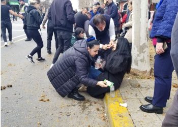 FOTO/ Të qara e shishe uji, pamje të rënda nga aksidenti