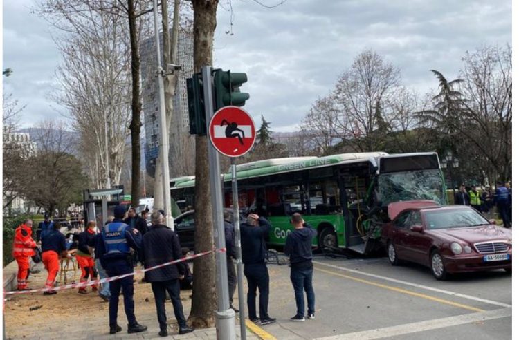 ‘U trondita’, çfarë tha shoferi i mjetit të përplasur në Tiranë
