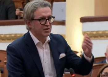 Nuk përmbahet Alizoti: S’bëhet shteti me mendere