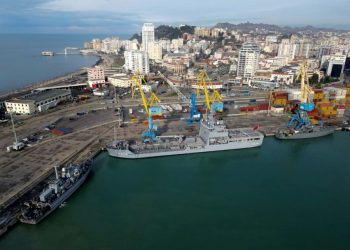 4 anije luftarake ankorohen në Portin e Durrësit