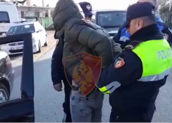 Lëviste me ‘Benz’ i armatosur, arrestohet 42 vjeçari në Tiranë