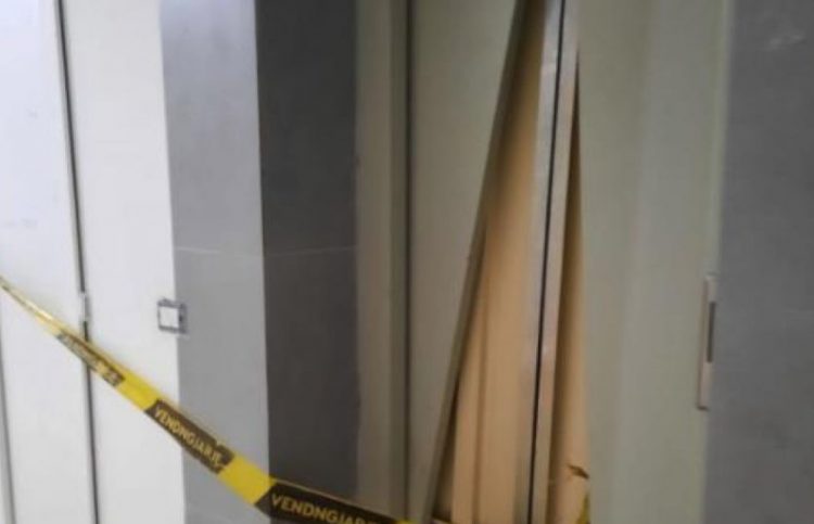 Tmerr në Tiranë, bie ashensori me çiftin bashkëshortor brenda…