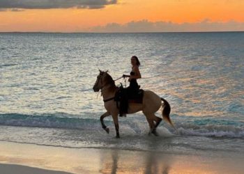 Modelja amerikane shkëlqen me linjat e saj