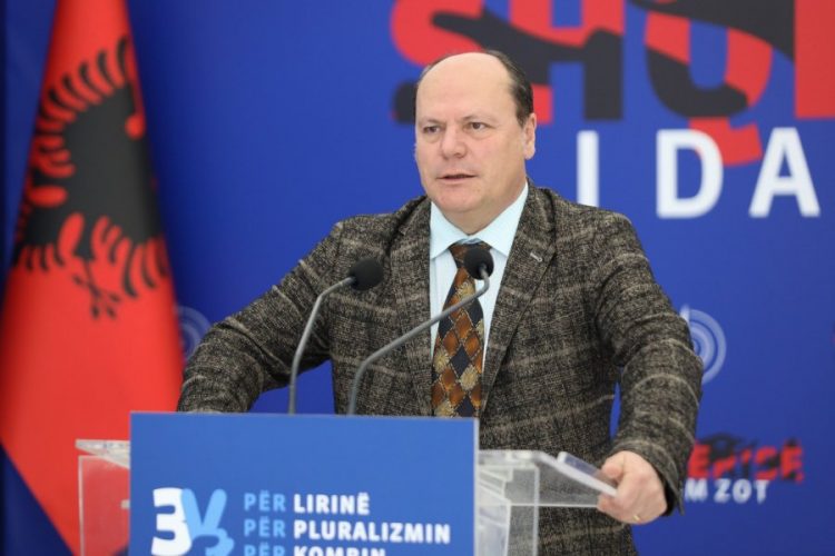 Protesta/ Bislim Ahmetaj siguron protestuesit e ndaluar se…