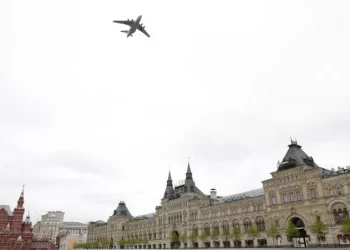 Rivalët e Lukashenkos godasin avionin rus