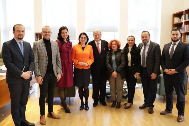 Berisha me deputeten austriake: Janë larguar 934 mijë shqiptarë