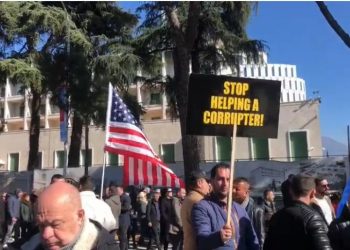 Protesta/ Qytetarët mesazh SHBA-së