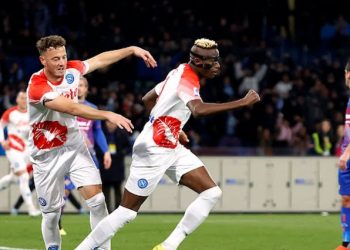 Serie A/ Napoli “po i asfalton të gjithë” në kampionat