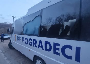 Arrestohet huligani që goditi autobusin e Pogradecit