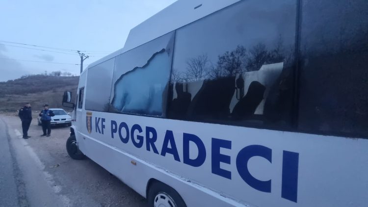 Arrestohet huligani që goditi autobusin e Pogradecit