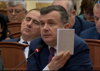 Balla ironizon: Kur flet Albana injoranca çohet nga varri