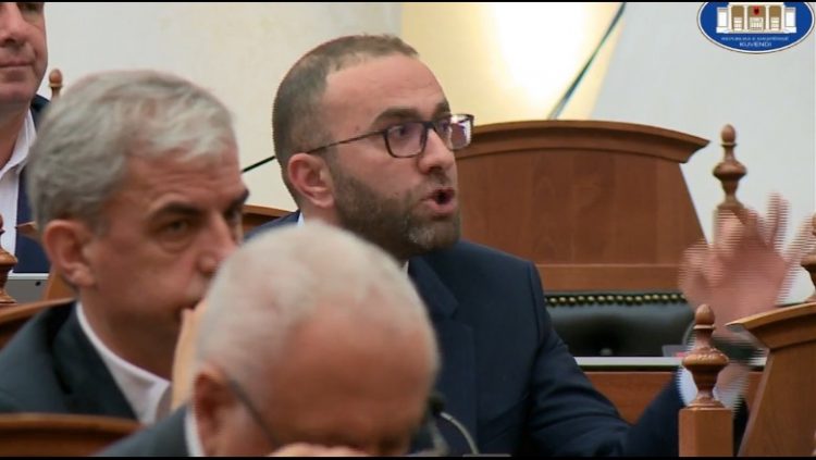 Bardhi- Nikollës: Po del në pension dhe nuk di rregulloren