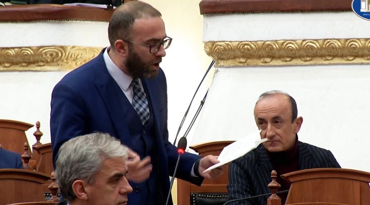 Bardhi: Rama kërkon të fshihet pas fustanit të Elisës
