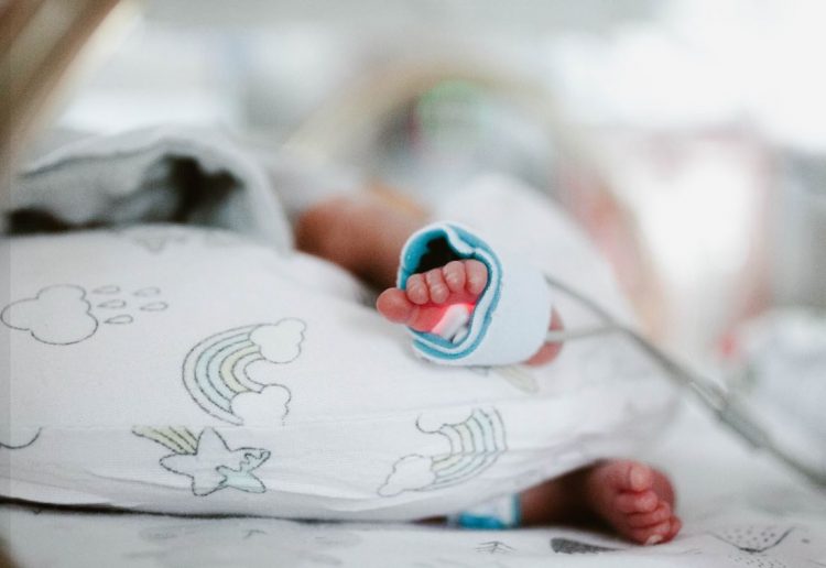 Nëna e 7 fëmijëve lind pesënjakë