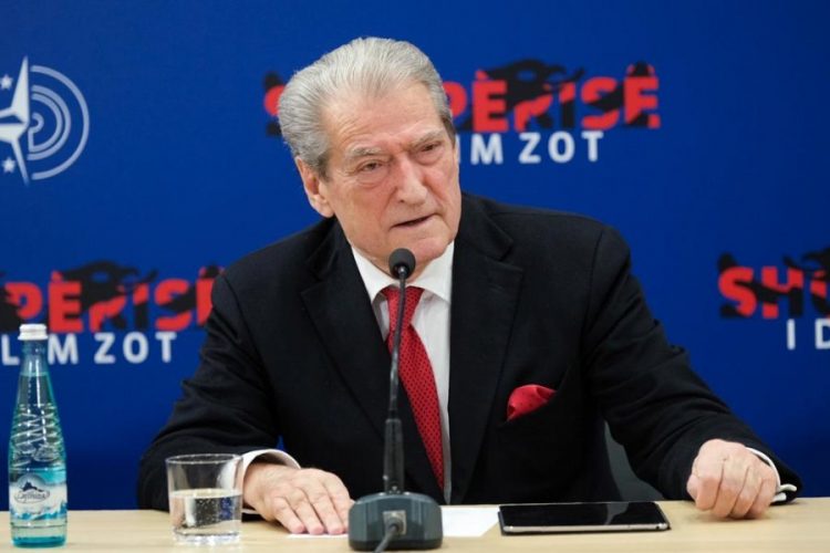 Berisha mbledh para protestës grupin parlamentar