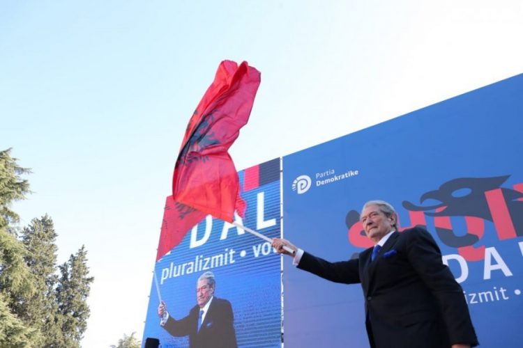 Berisha thirrje qytetarëve: Të gjithë para Parlamentit