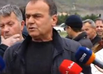 Banorët e Bërxullës në protestë: Po luajnë me ne si macja me miun