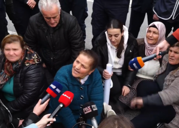 Protestuesja: Balluku ha biftekun 1 mijë euro, ne s’kemi bukë