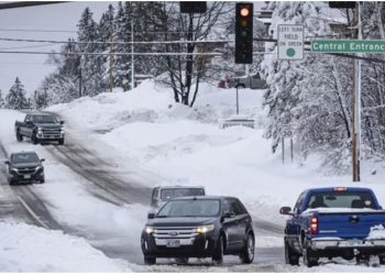 Stuhia e borës godet SHBA-në, mbyllen shkollat