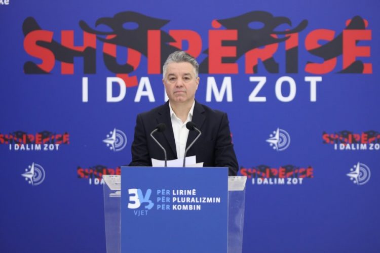 PD: Me paratë e taksave, po mbushin xhepat dhe blihen votat