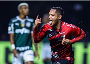 Barcelona ‘peshkon’ pasardhësin e Levandovskit