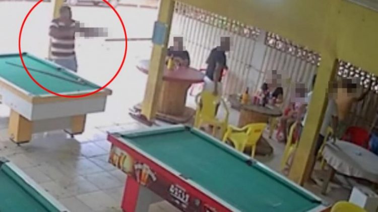 VIDEO/ Qeshën me të se humbi në bilardo, braziliani vret 7 njerëz