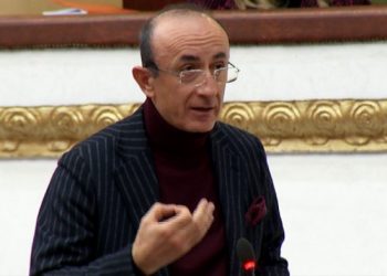 Ironizon Sula: Ne dashurinë e kemi për Ramën, jo për Elisën