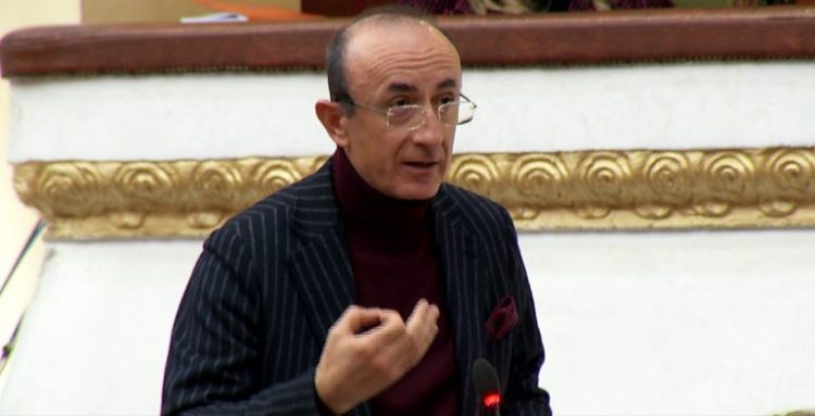 Ironizon Sula: Ne dashurinë e kemi për Ramën, jo për Elisën