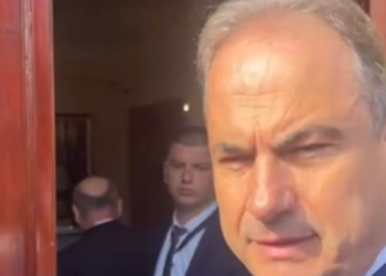 ‘Mos guxo të ngresh dorë’,përplasje mes deputetëve të PD dhe Gardës