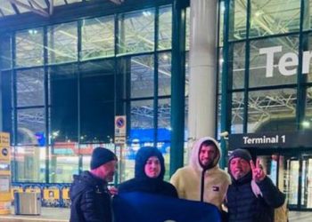 Emigrantët kthehen nga Italia për të marrë pjesë në protestë