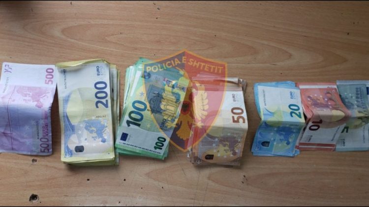 Sekuestrohen 32 mijë euro të padeklaruara, procedohen 2 shtetas
