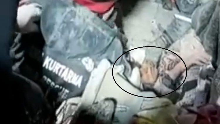 Turqi/ 60-vjeçarja del gjallë nga rrënojat pas 166 orësh