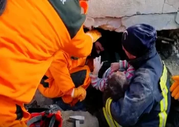 VIDEO/ Rrëqethëse, 4-vjeçari shpëtohet pas 33 orësh në gërmadha