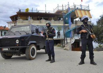 FNSH dhe Shqiponjat zbarkojnë në Vlorë, disa të shoqëruar