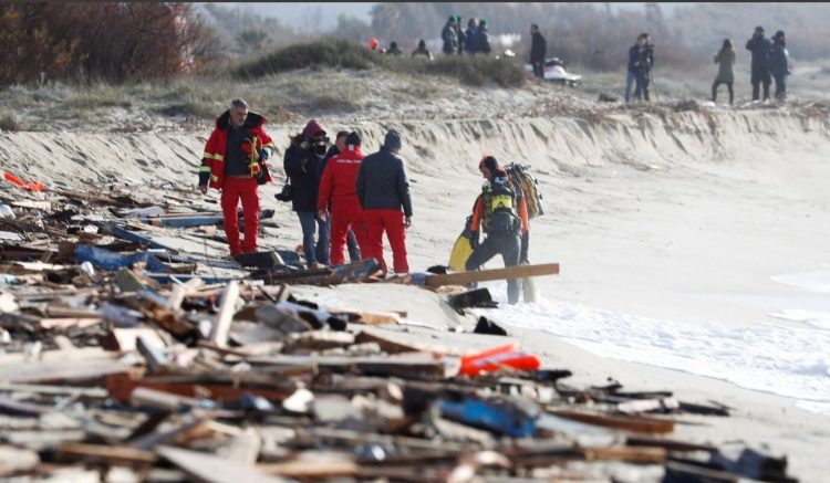 Fundosja e anijes në Itali, 80 persona ishin afgan