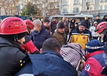 Tërmeti mori jetën e 11 punonjësve të medias në qytetin turk