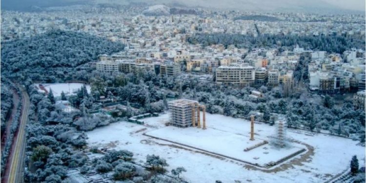 “Mos dilni nga shtëpia”, stuhia mbërthen Greqinë