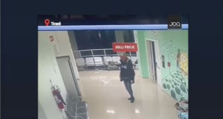 VIDEO/ Hajduti futet në pediatri dhe vjedh celularin