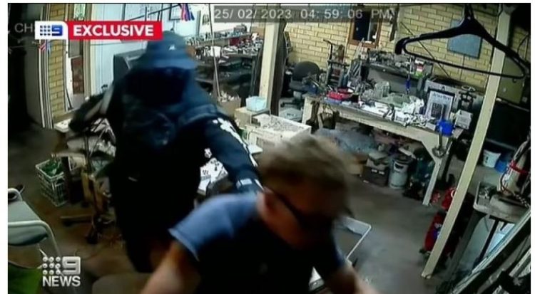 VIDEO/ Momenti i tmerrit kur hajdutët vjedhin argjendarin