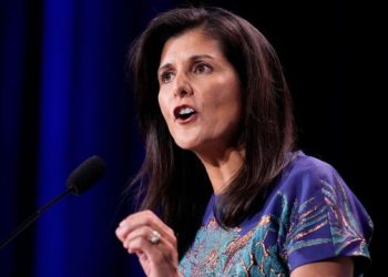 Ish-guvernatorja republikane rivalizon Trump për presidente