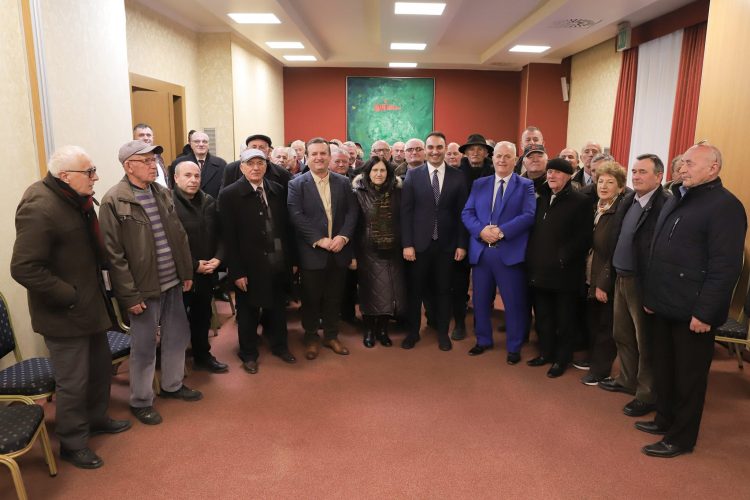 Këlliçi: Mbështetja e ish-të përndjekurve politikë më jep nder