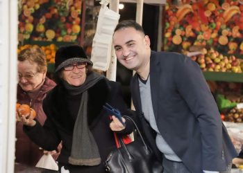 Këlliçi me zyshën e historisë: Një zonjë motivuese dhe plot energji