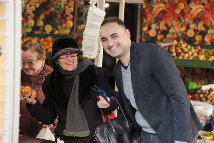 Këlliçi me zyshën e historisë: Një zonjë motivuese dhe plot energji