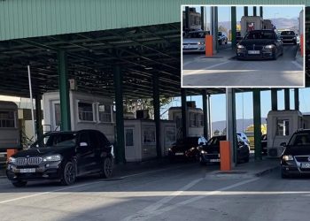 Mijëra kosovarë festojnë Pavarësinë në Shqipëri