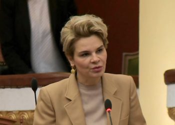 Kryemadhi: Rama të vijë në Kuvend, uroj të mos sëmuret