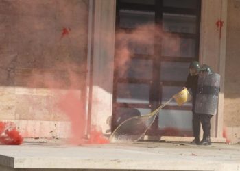 Policia ka shoqëruar tre protestues