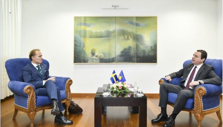 Ambasadori suedez kujton takimin me Kurtin: E mendova naiv